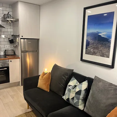 Sea View Penthouse Or With Large Terrace In Cristianos 로스크리스티아노스